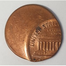 UNITED STATES OF AMERICA . UNDATED . ONE 1 CENT COIN . ERROR . OFF CENTRE MIS-STRIKE